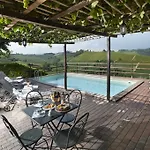 Ada Nada Agriturismo Κατάλυμα σε φάρμα Treiso