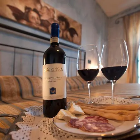 Ada Nada Agriturismo Feriegård Treiso